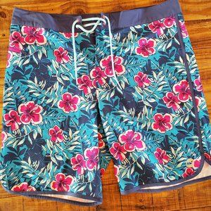 Vineyard Vines Men's size 34 board shorts